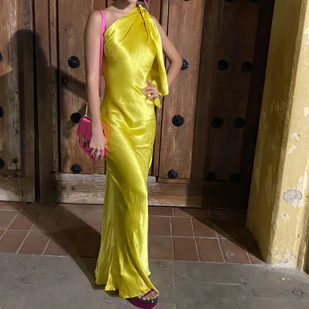 Elegant satin one shoulder maxi dress. XS-S